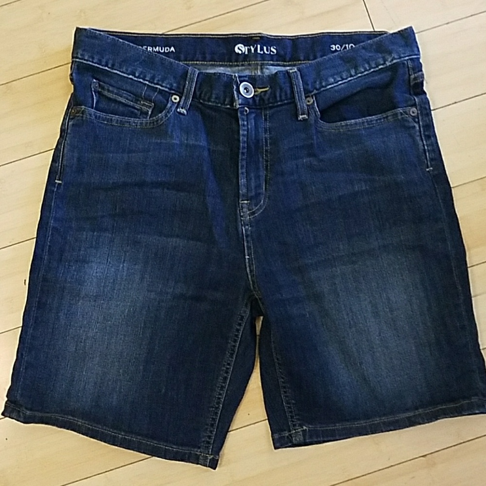 Stylus Modest Bermuda Shorts